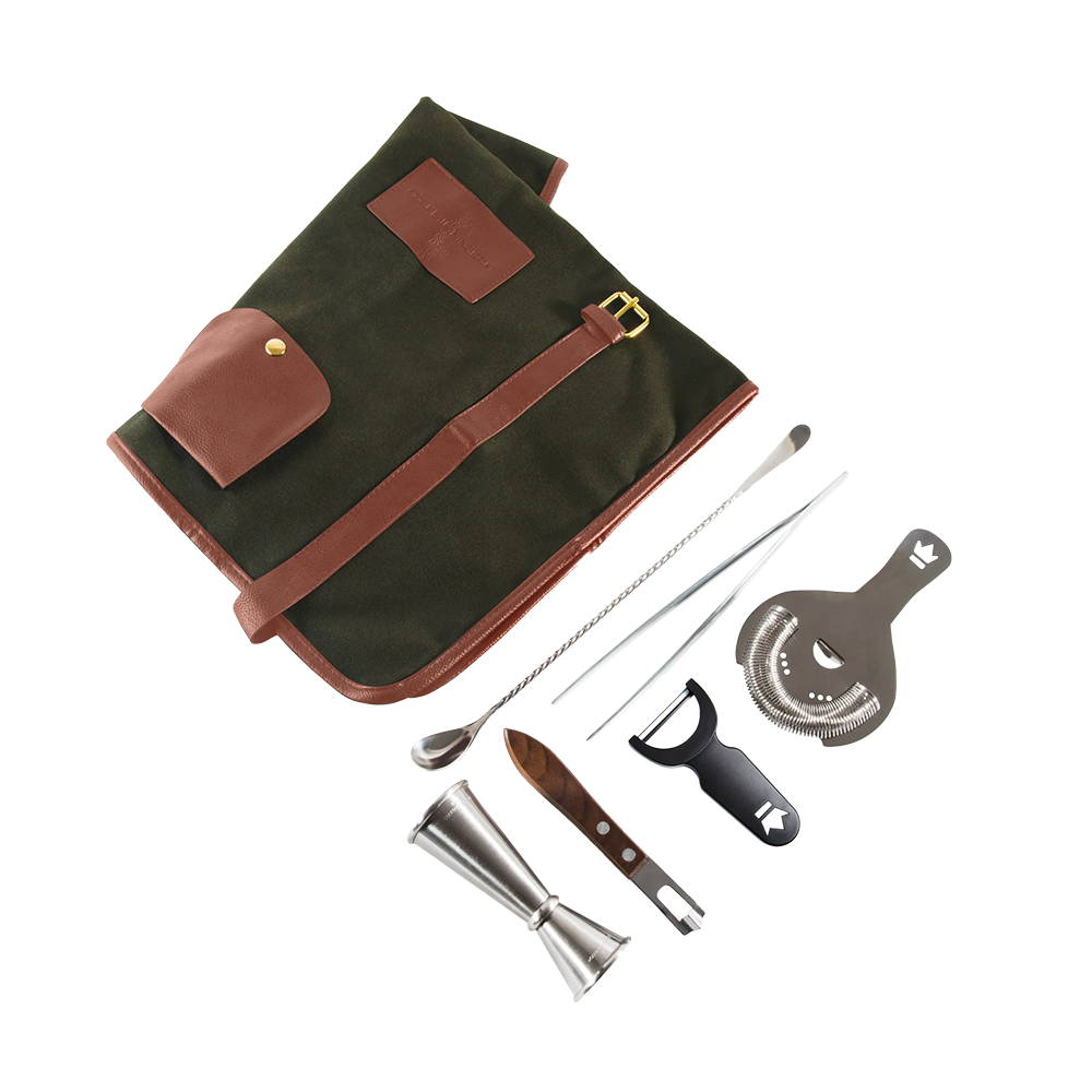 Cocktail Kingdom Barware Roll-Up Kit na beloj pozadini