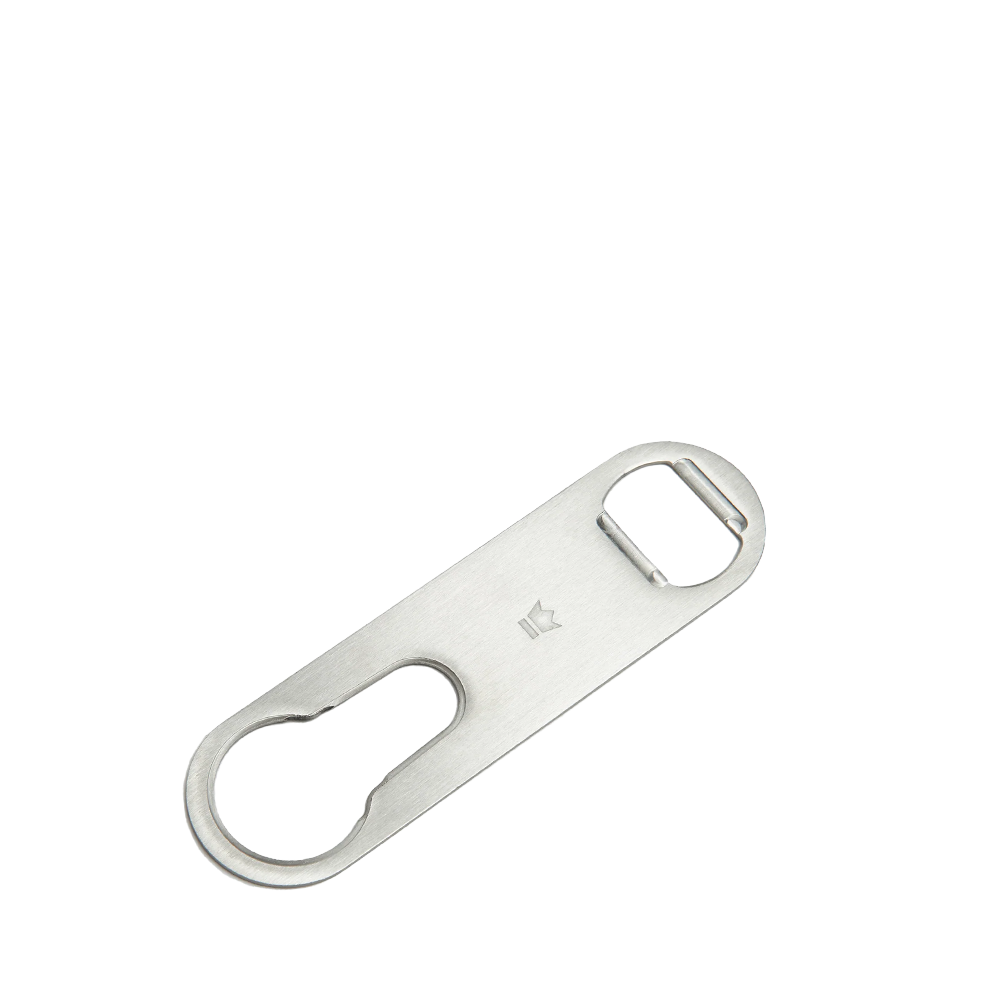 Cocktail Kingdom Can and Bottle Opener na beloj pozadini