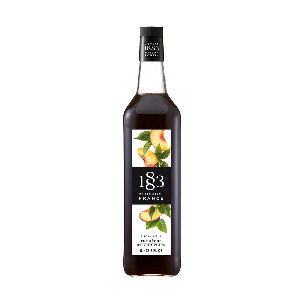 maison routin 1883 flaša iced tea sirupa ukusa breskva na beloj pozadini