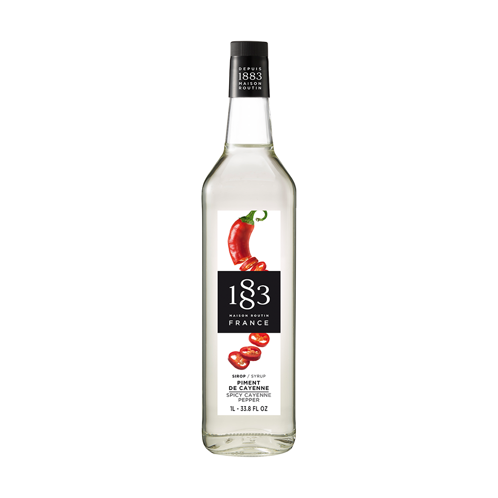 maison routin 1883 flaša sirupa ukusa spicy cayene pepper na beloj pozadini