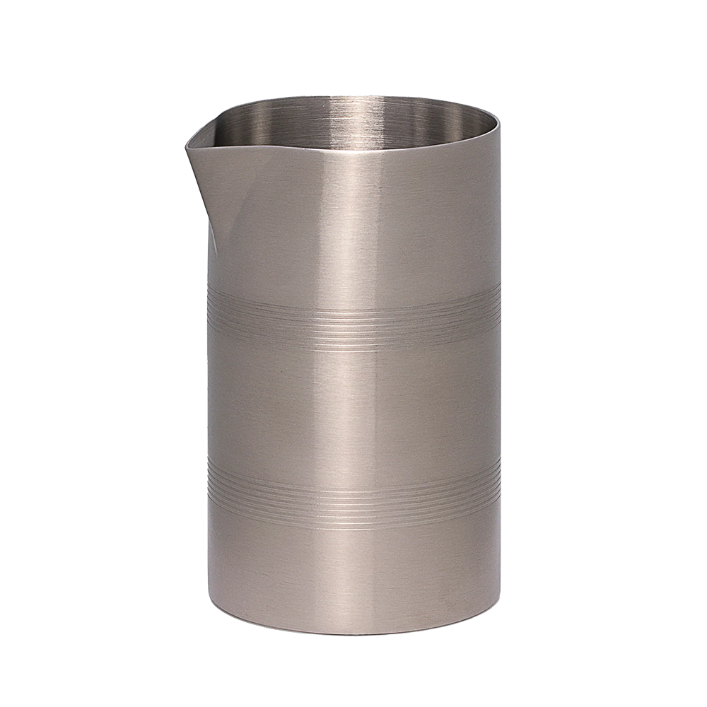 Cocktail Kingdom Mixing Glass Banded na beloj pozadini