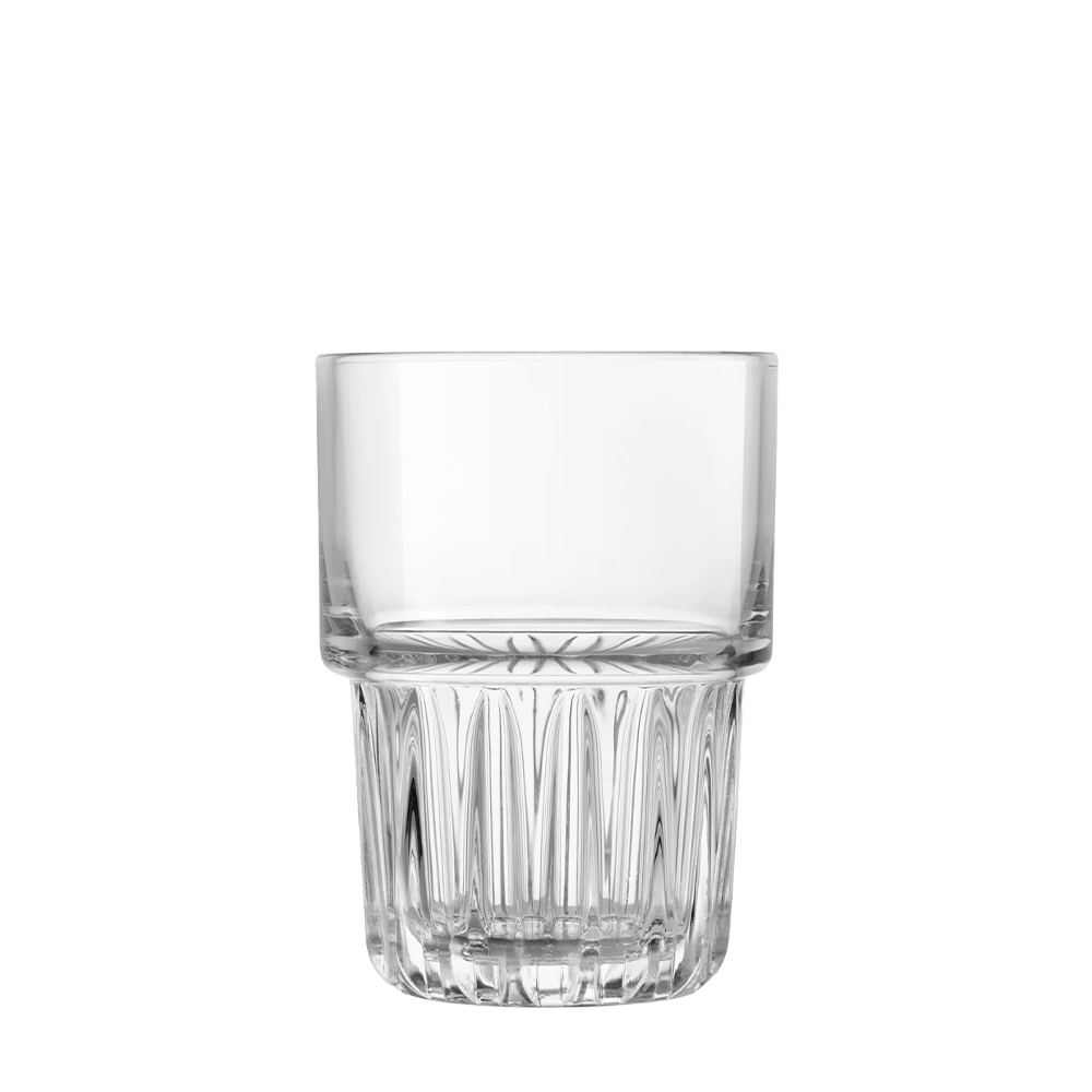 Staklena čaša ONIS Everest Beverage iz kolekcije ONIS na beloj pozadini