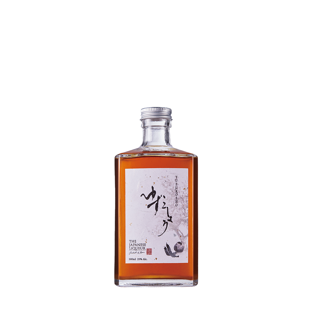 The Japanese Japanese liqueur Yuzukosho 27% Vol. 0,5L na beloj pozadini